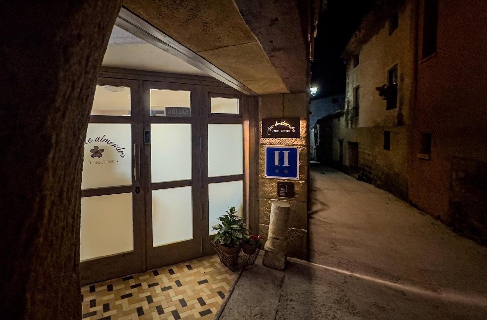 Hotel Rural Flor De Almendro Loarre Buitenkant foto